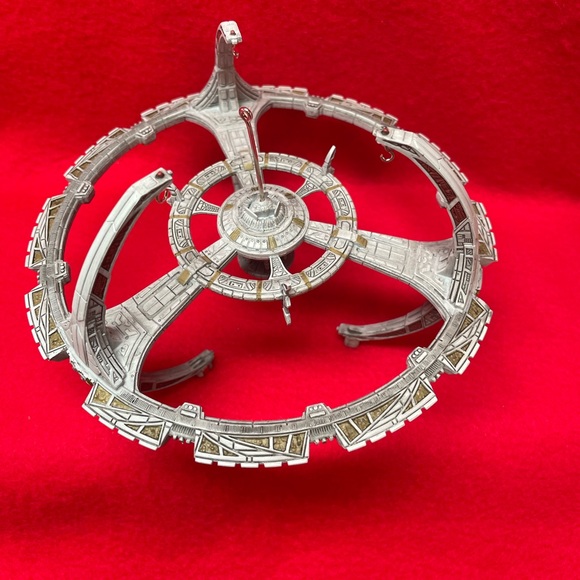 Star Trek Deep Space Nine Space Station Hallmark Ornament - Picture 4 of 15